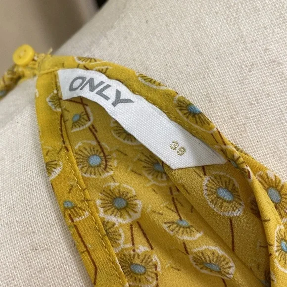 ONLY Slit back Floral Print Blouse - Picture 5 of 6